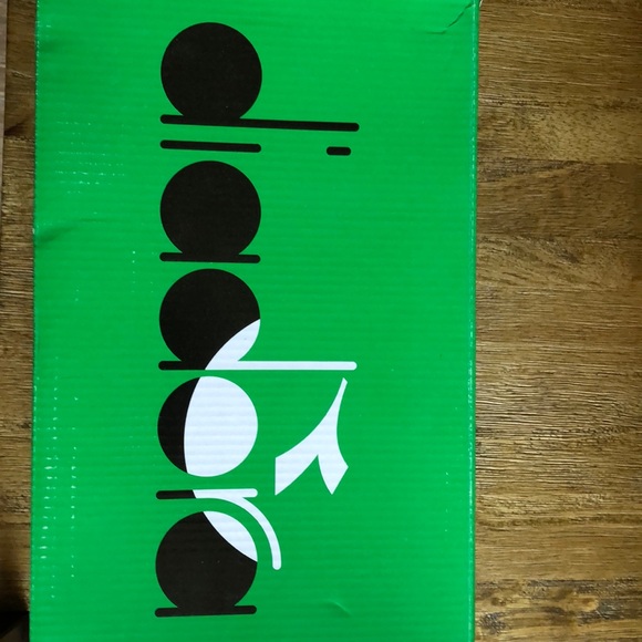 Diadora Sneakers - Picture 2 of 3